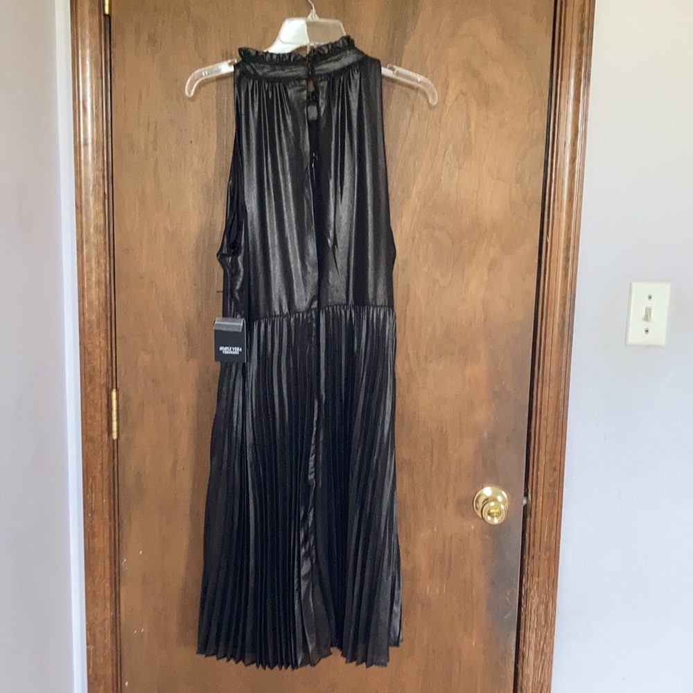 Relist1/24 Simply Vera Vera wang pleated bottom fit & flare black dress - Picture 12 of 16